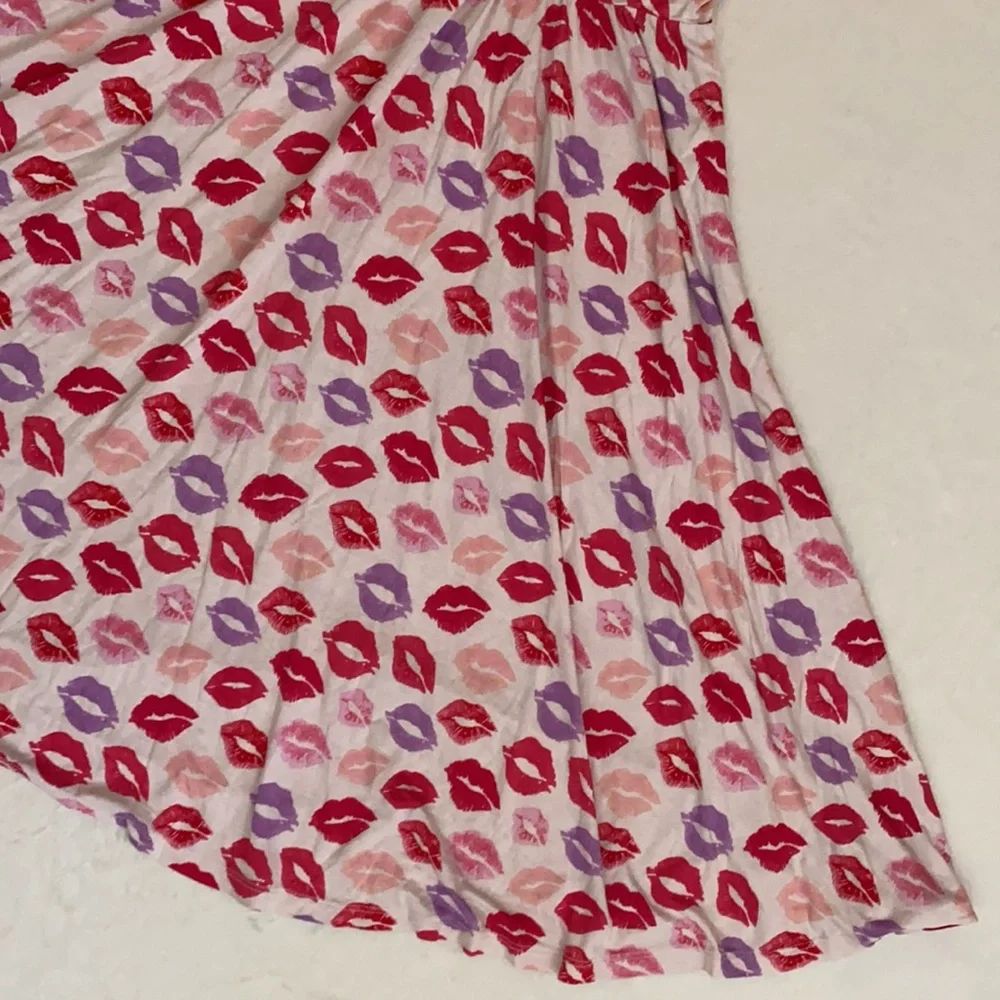 Posh Peanut | Lola Kiss Lips Flutter Sleeve Twirl Bamboo Dress Red/Pink (9Y) - Picture 6 of 15